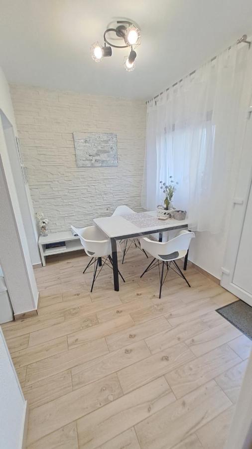 Apartman Sara Rovinj Exterior foto